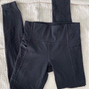 Athleta Salutation moto tights, black, 2 side pockets, size XS, 25 inch inseam